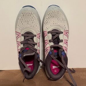 Avia Women's Athletic Shoes in Cream and Pink